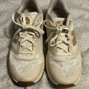 New Balance Women's Fresh Foam Garoe V1 Trail Running Shoes